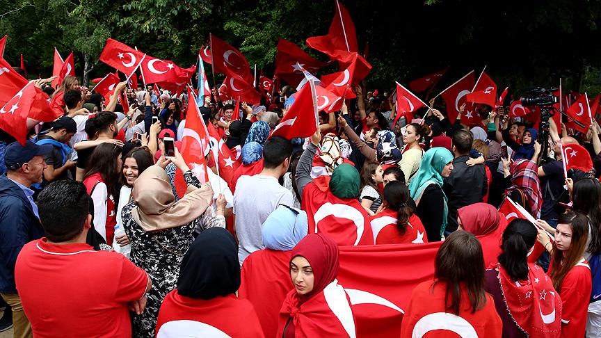 15 Temmuz Demokrasi Zaferi ve Şehitleri Anma Etkinlikleri Temalı Kompozisyon Örneği