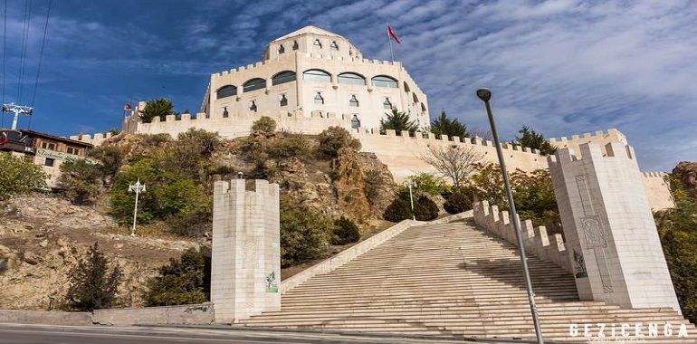 Estergon Kal'ası (Türkü) Şiir İncelemesi