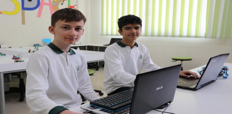 Bilgisayarda Oyun Oynayan Öğrenciye Şiddet!