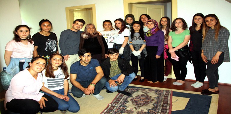 Lise Öğrencilerinden İhtiyaç Sahiplerine Yardım!