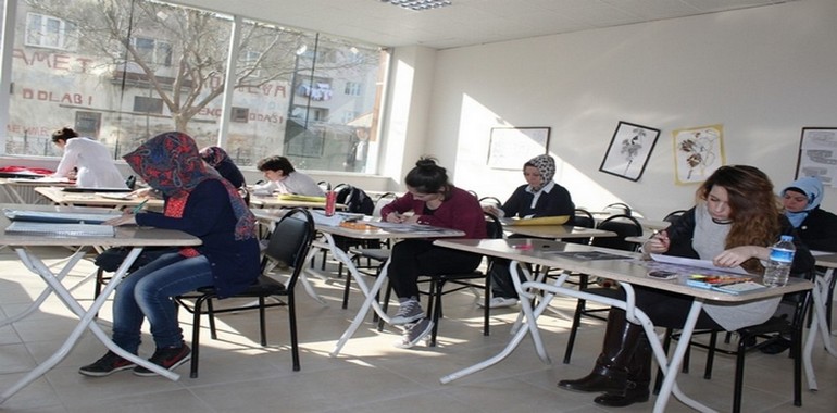 Mesleki Eğitim Kursları Yeni Projelerle Devam Ediyor