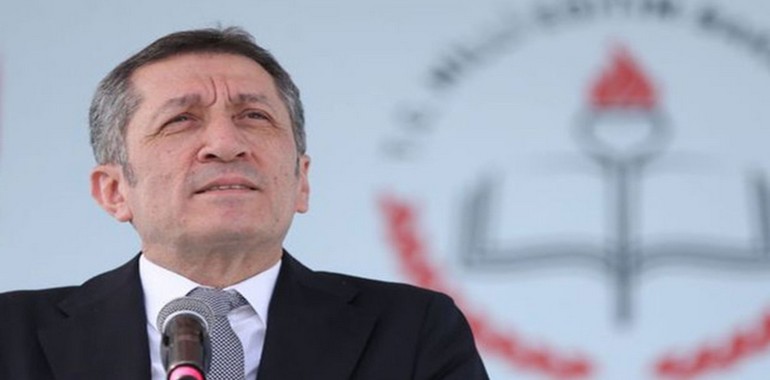 Bakan Selçuk’tan Öğrencilere 3GB İnternet!