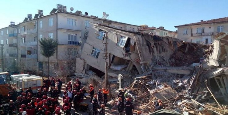 Deprem Bölgesinde Sınavların İptaline Yönelik Çağrı!