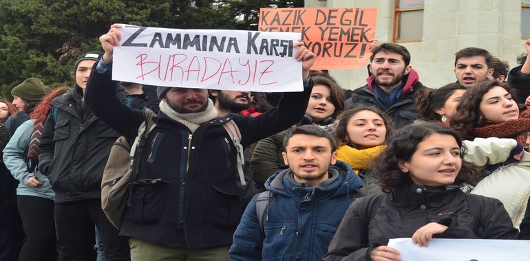 Hakkını Arayan Öğrencilere Disiplin Cezası!