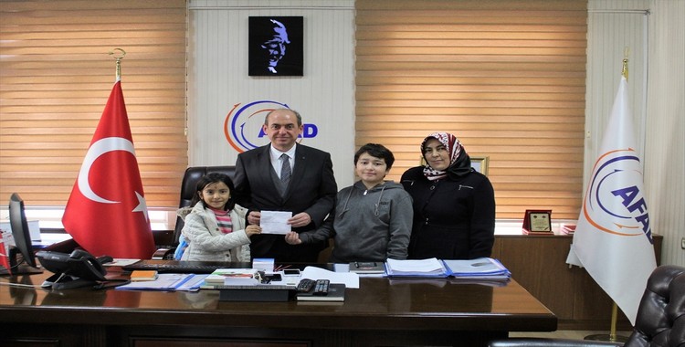 İki İlkokul Öğrencisi Kumbarasındaki Paraları Yardım İçin Gönderdi!