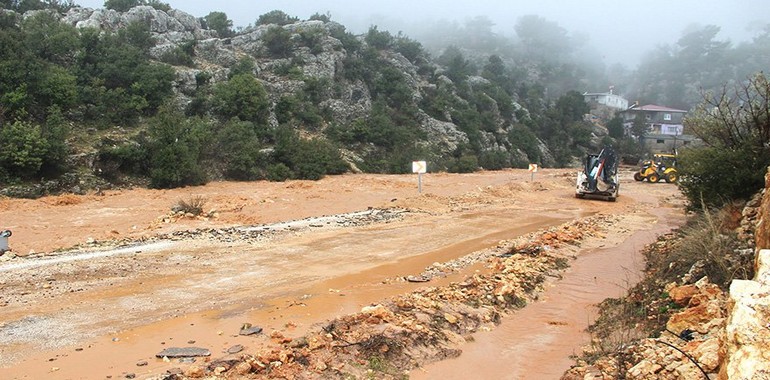 Sele Kapılan Öğrenci Servisi Son Anda Kurtarıldı!