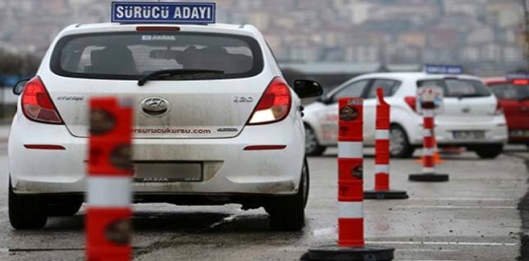 Sürücü Kursları Sınavları Ertelendi