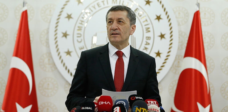 Uzaktan Eğitimin İlk Dersi Milli Eğitim Bakanımızdan