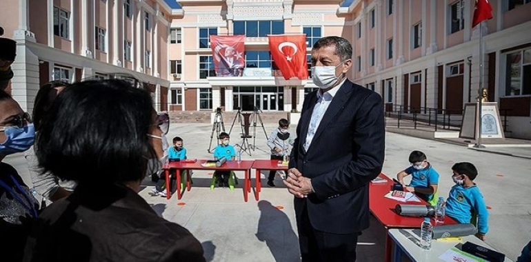 İzmir' de Depremden Zarar Gören Okullar Açılmayacak