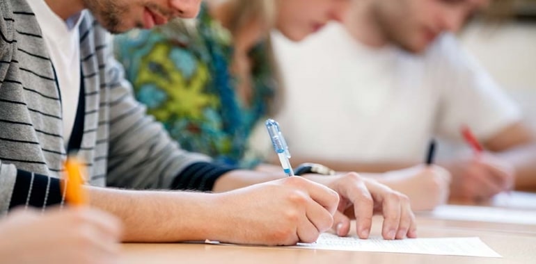 Üniversiteler Sınavlardaki Kopyalar İçin Önlem Almaya Başladı