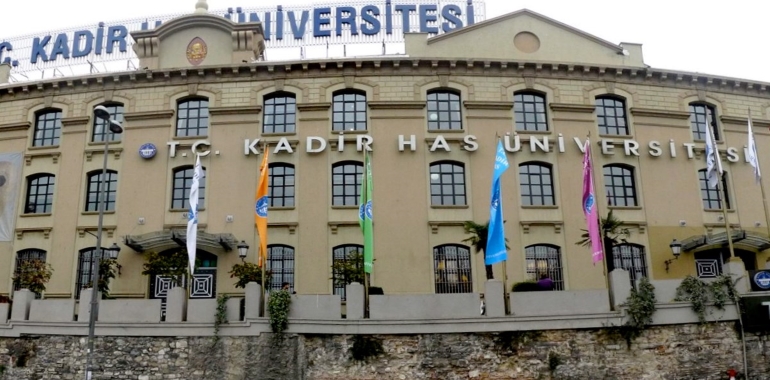 Kadir Has Üniversitesi'nden Aşı Kararı!